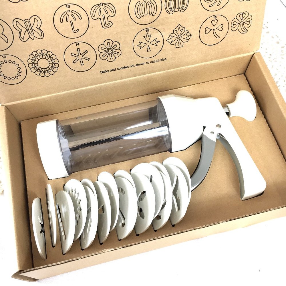 Retired Pampered Chef 16 Pc Cookie Press #1525 EUC